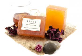 Купить Натуральное аюрведическое Мыло Кхади Шафран, Khadi Saffron soap, 125 г.